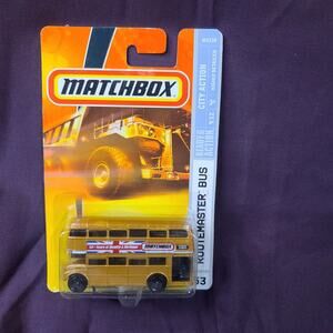 2007 Matchbox Routemaster Bus City Action #53 (gold)